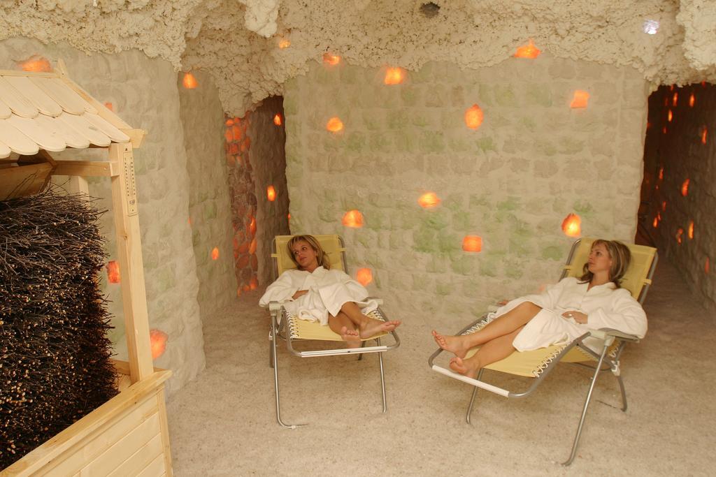 Ensana Vila Trajan ピエシュチャニ エクステリア 写真